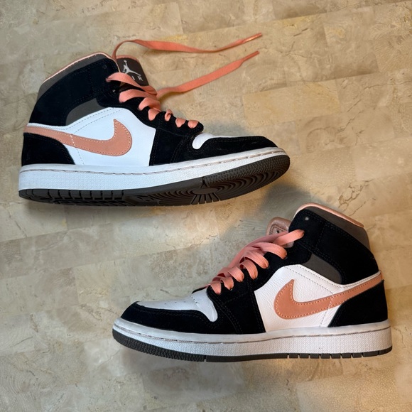 Nike Air Jordan 1 Mid SE Women’s Pink/Peach and Black High Tops - Picture 5 of 7